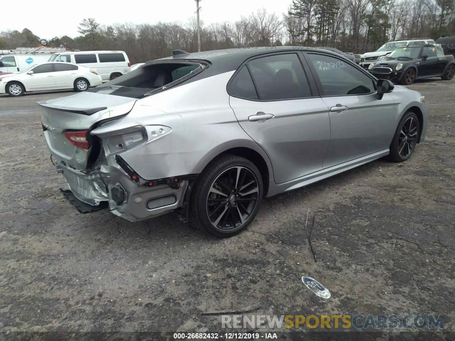 4 Photograph of a damaged car 4T1B61HK3KU190161 TOYOTA CAMRY 2019