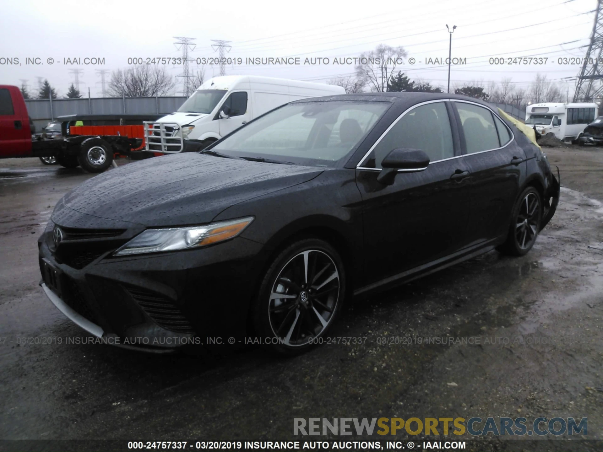 2 Photograph of a damaged car 4T1B61HK3KU192833 TOYOTA CAMRY 2019