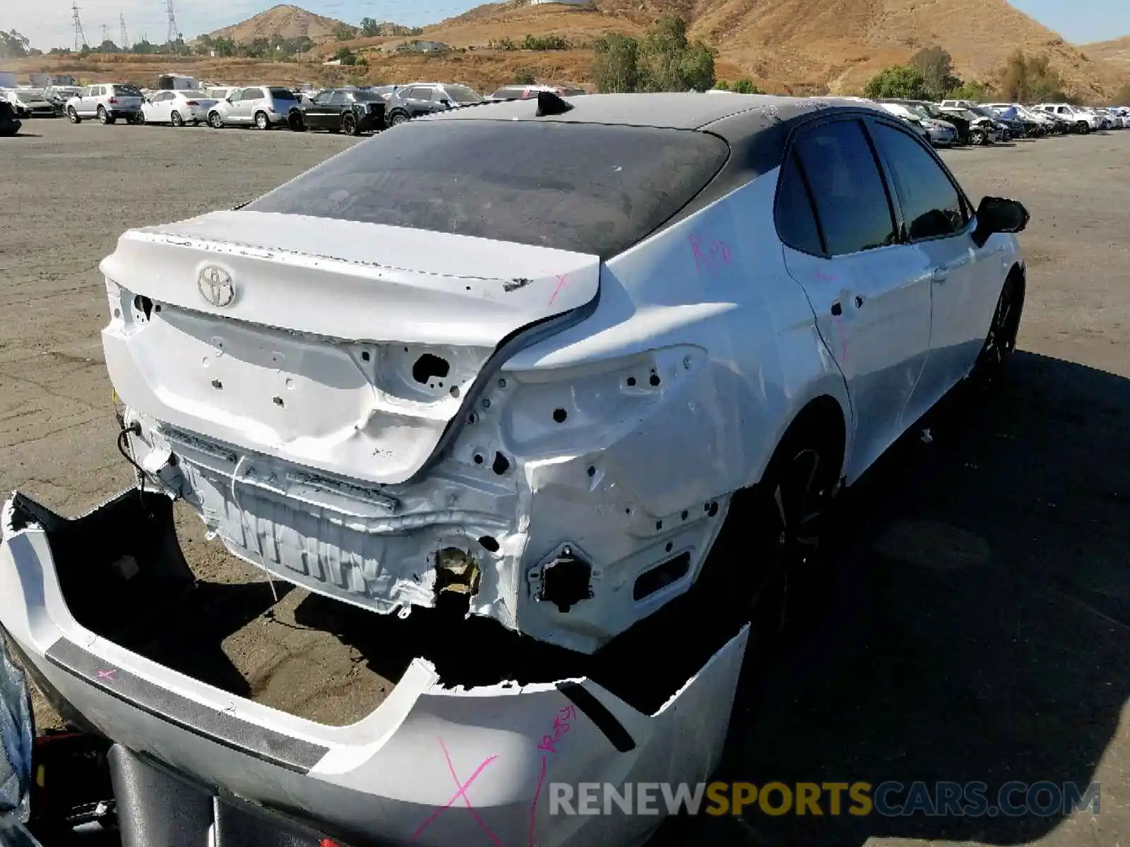 4 Photograph of a damaged car 4T1B61HK3KU196123 TOYOTA CAMRY 2019