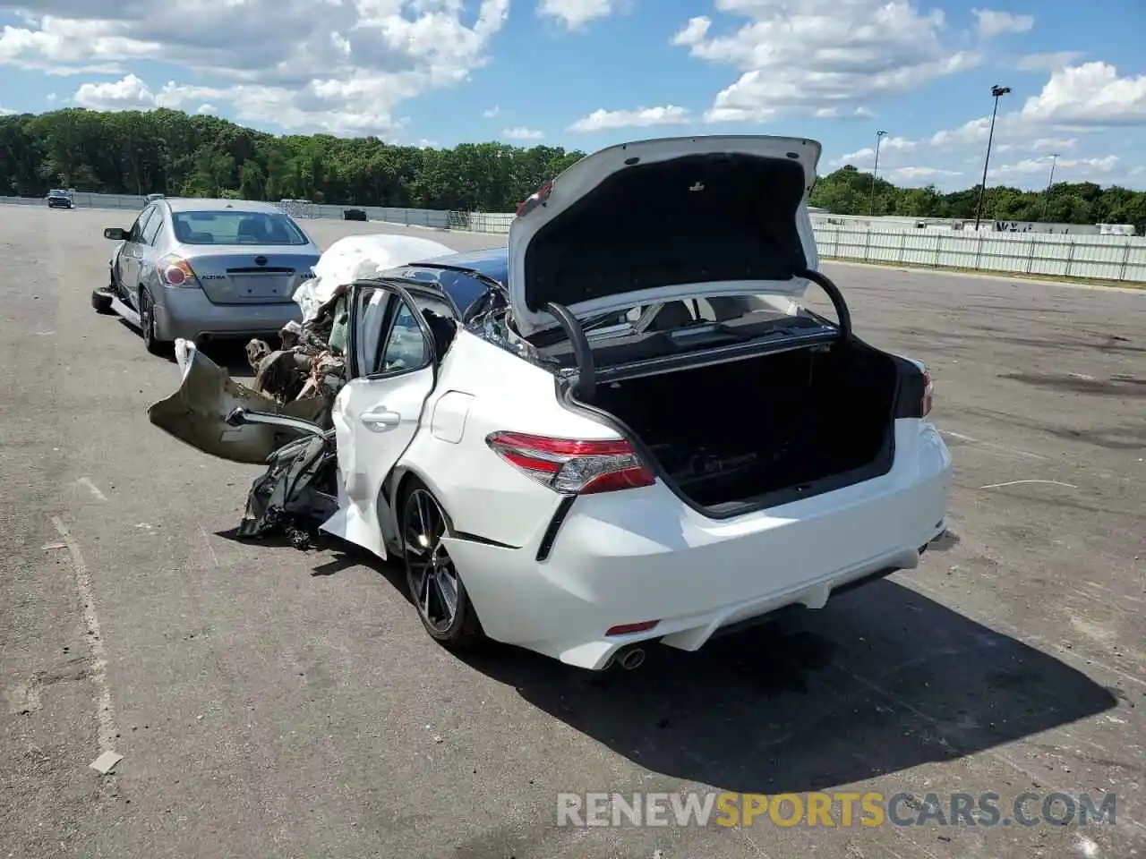 3 Photograph of a damaged car 4T1B61HK3KU220761 TOYOTA CAMRY 2019