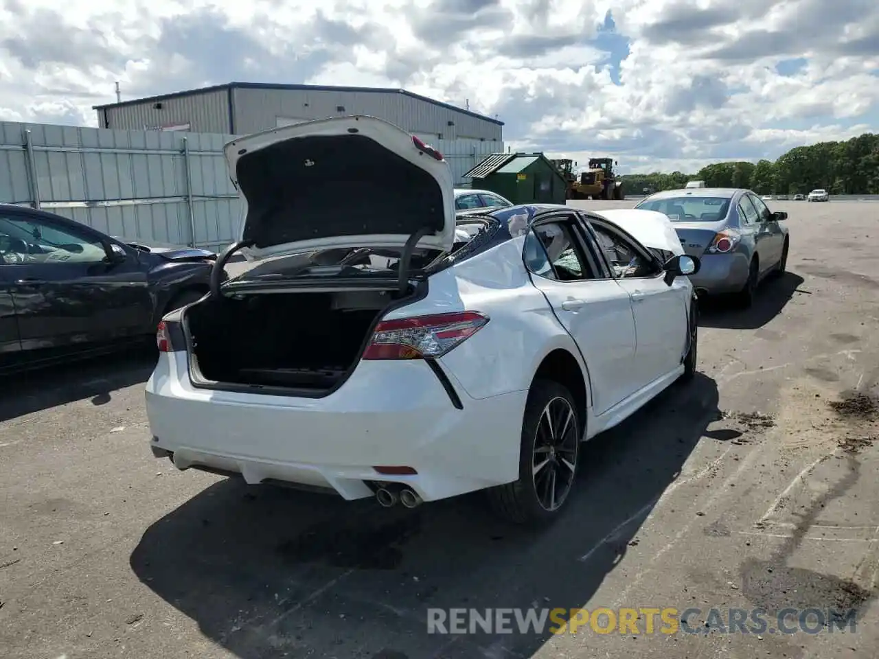 4 Photograph of a damaged car 4T1B61HK3KU220761 TOYOTA CAMRY 2019