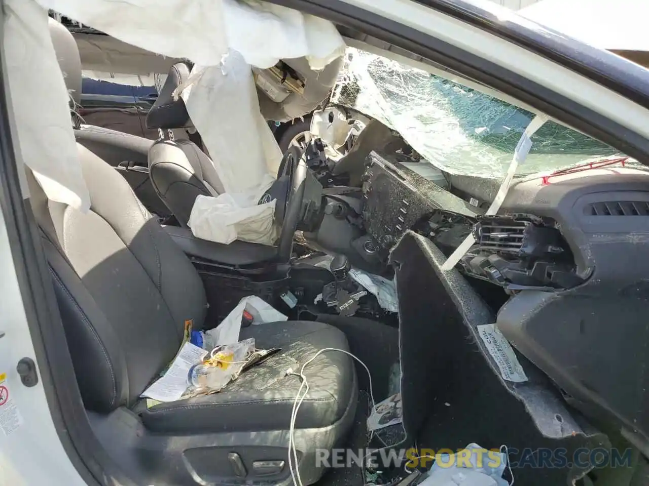 5 Photograph of a damaged car 4T1B61HK3KU220761 TOYOTA CAMRY 2019