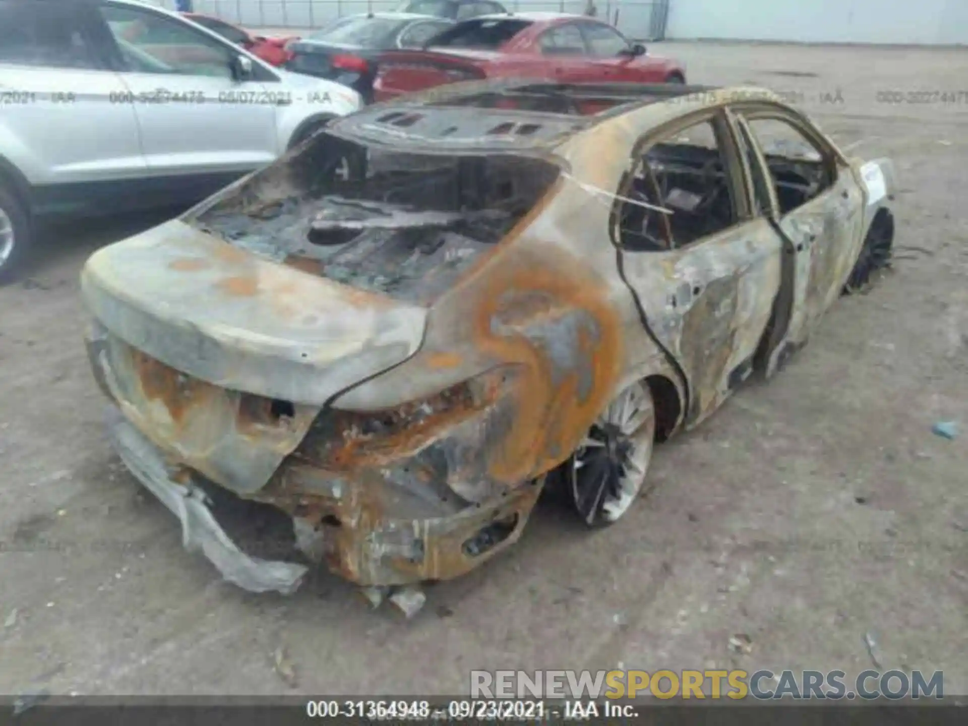 4 Photograph of a damaged car 4T1B61HK3KU221991 TOYOTA CAMRY 2019