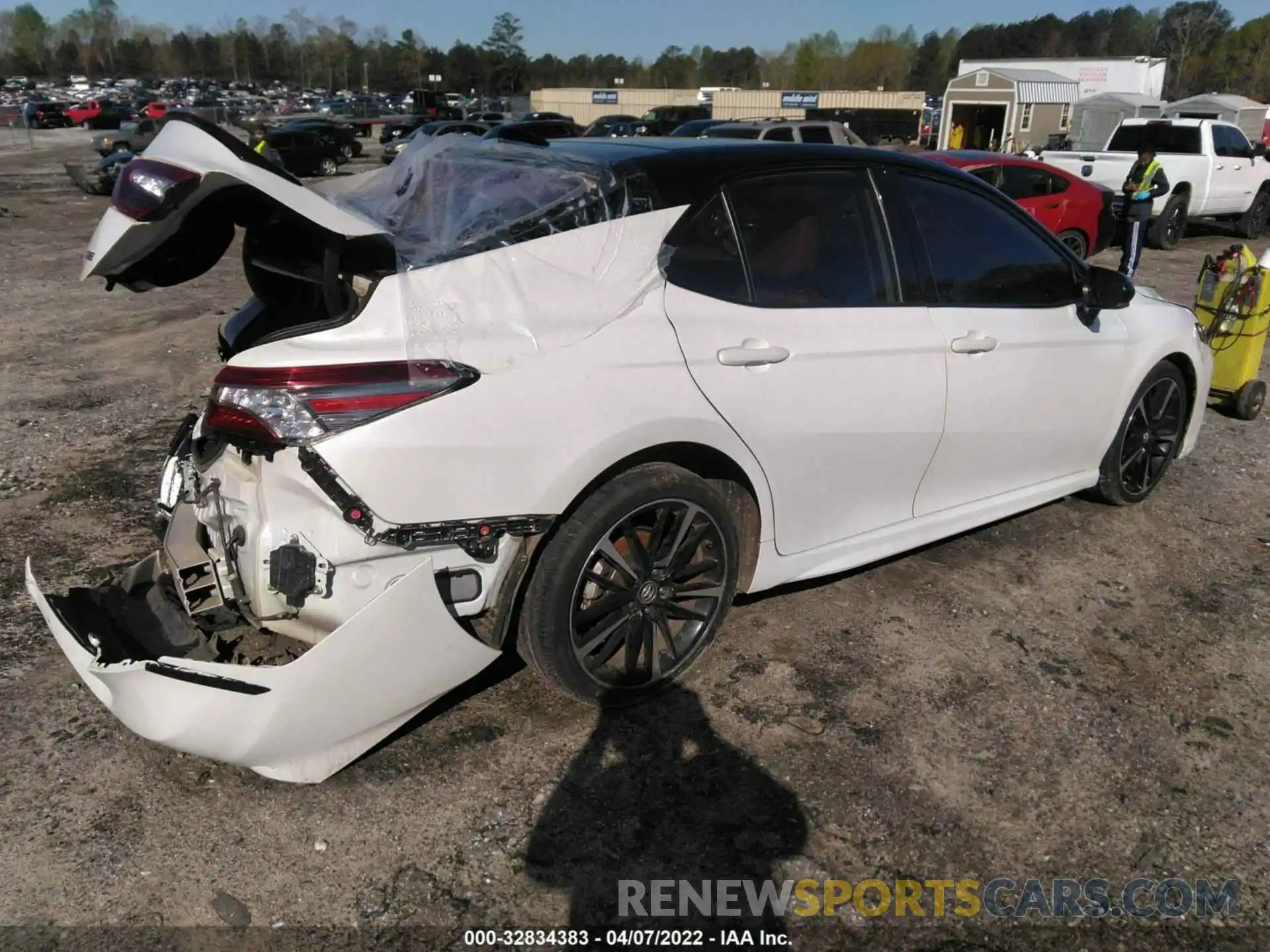 4 Photograph of a damaged car 4T1B61HK3KU224163 TOYOTA CAMRY 2019