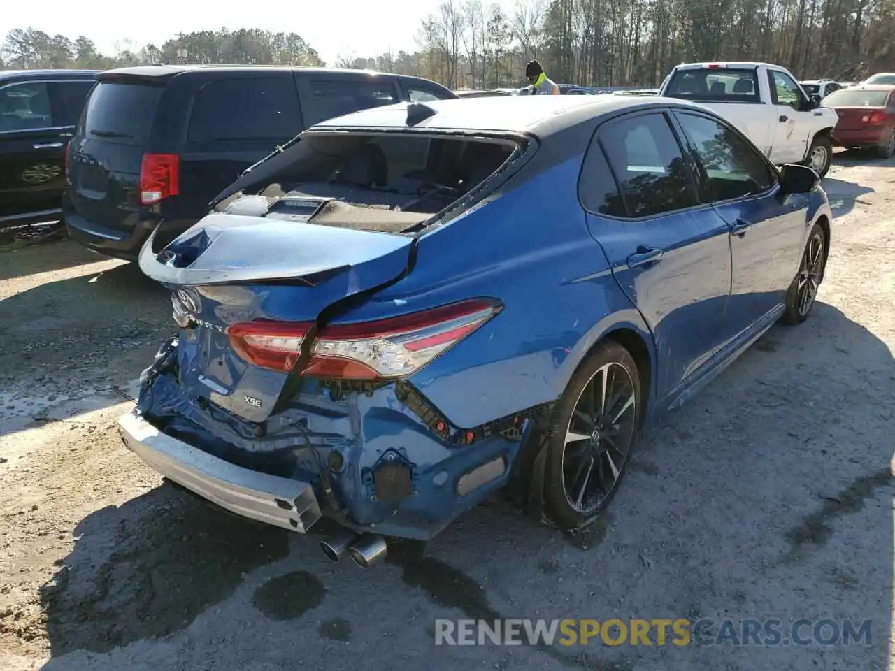 4 Photograph of a damaged car 4T1B61HK3KU240928 TOYOTA CAMRY 2019