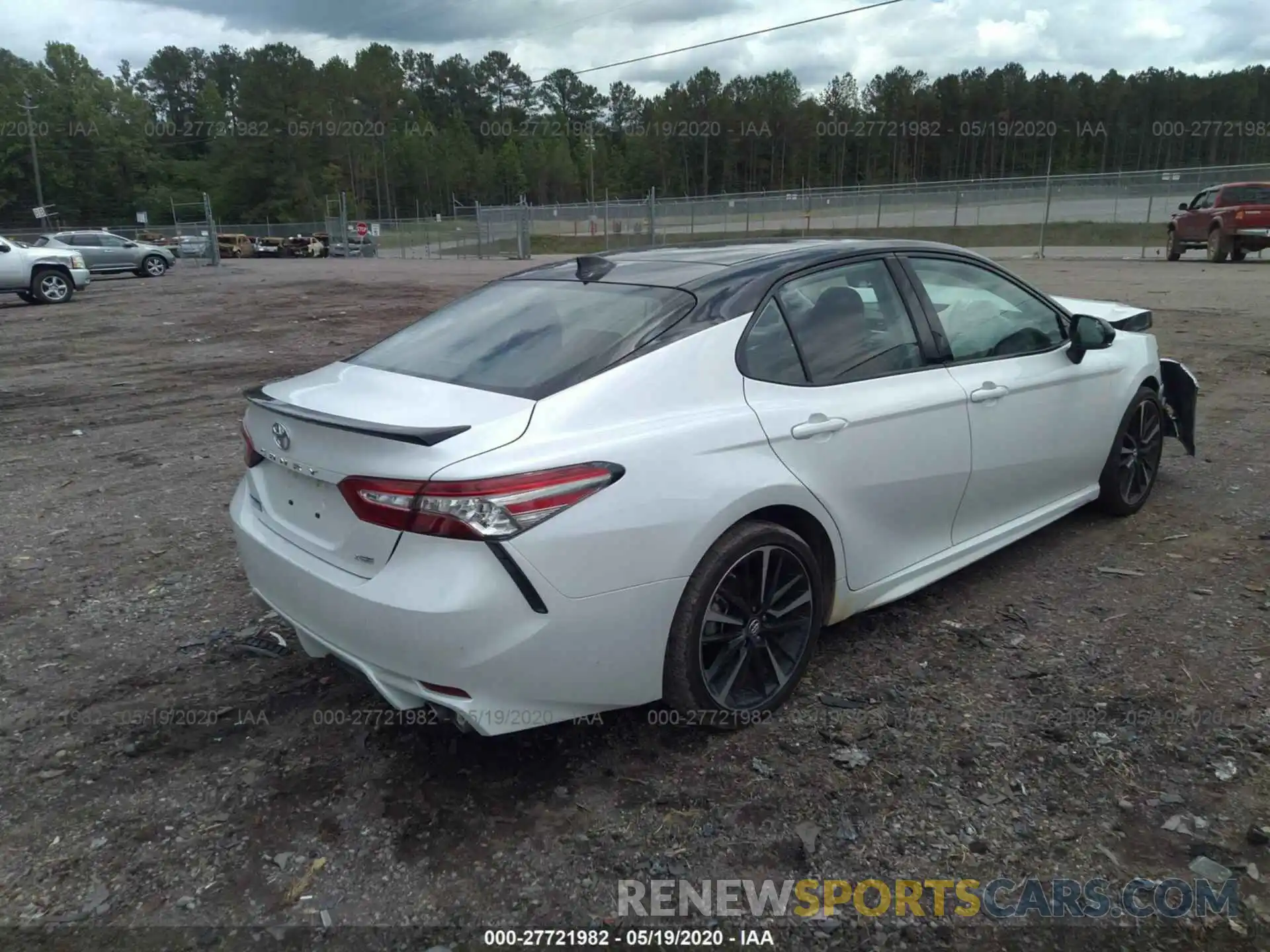 4 Photograph of a damaged car 4T1B61HK3KU246065 TOYOTA CAMRY 2019