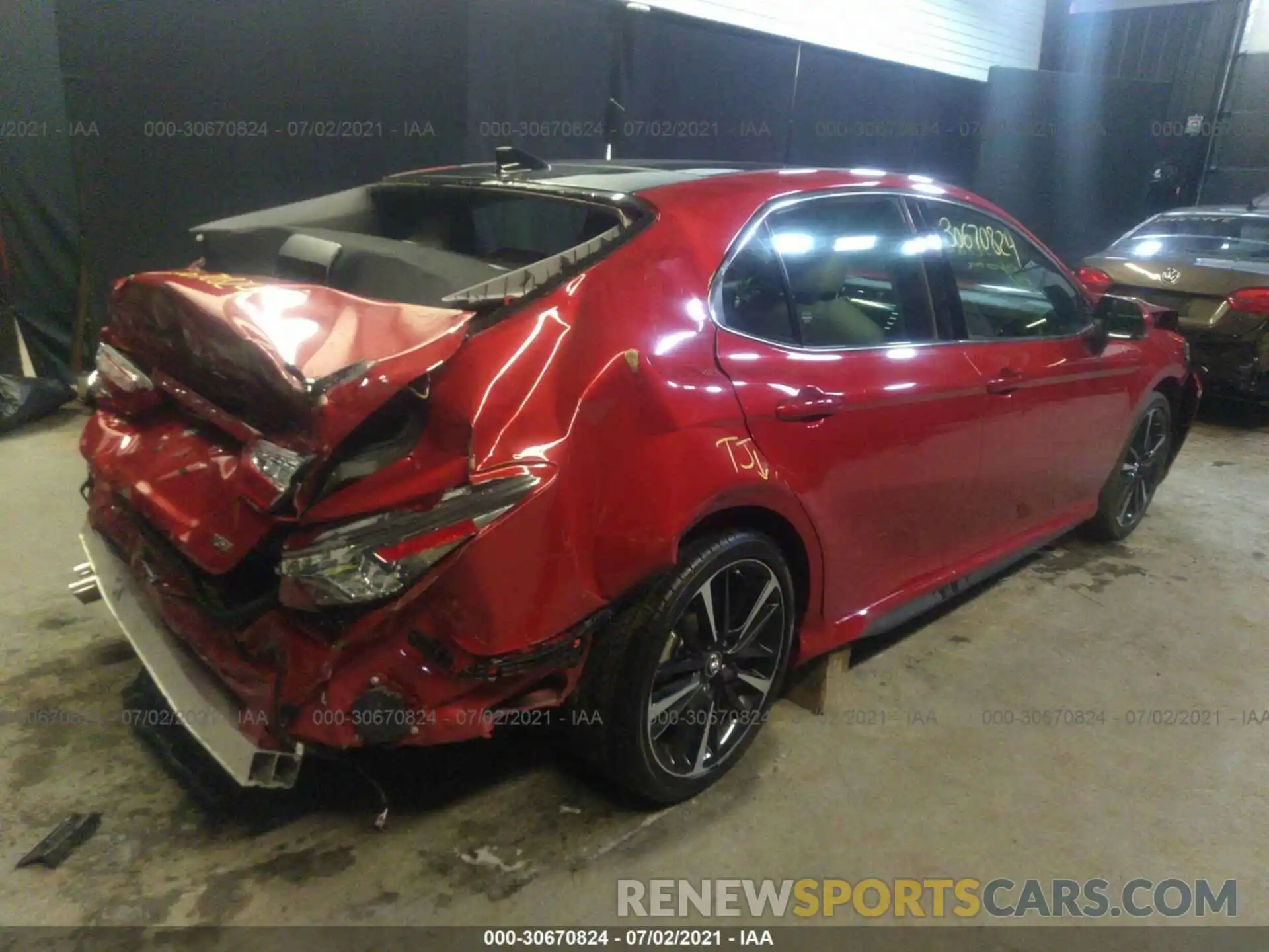 4 Photograph of a damaged car 4T1B61HK3KU248849 TOYOTA CAMRY 2019