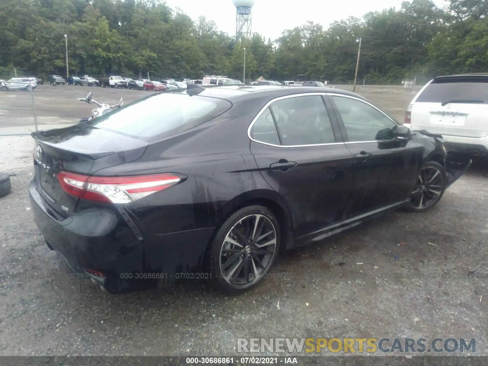 4 Photograph of a damaged car 4T1B61HK3KU255350 TOYOTA CAMRY 2019