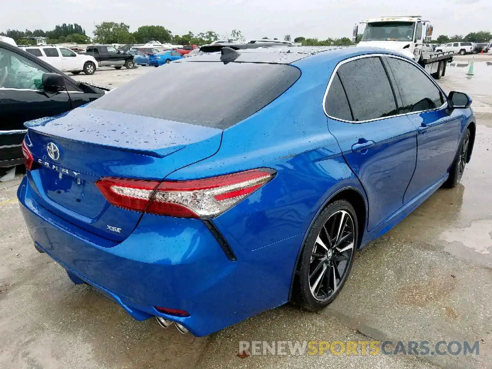 4 Photograph of a damaged car 4T1B61HK3KU256210 TOYOTA CAMRY 2019