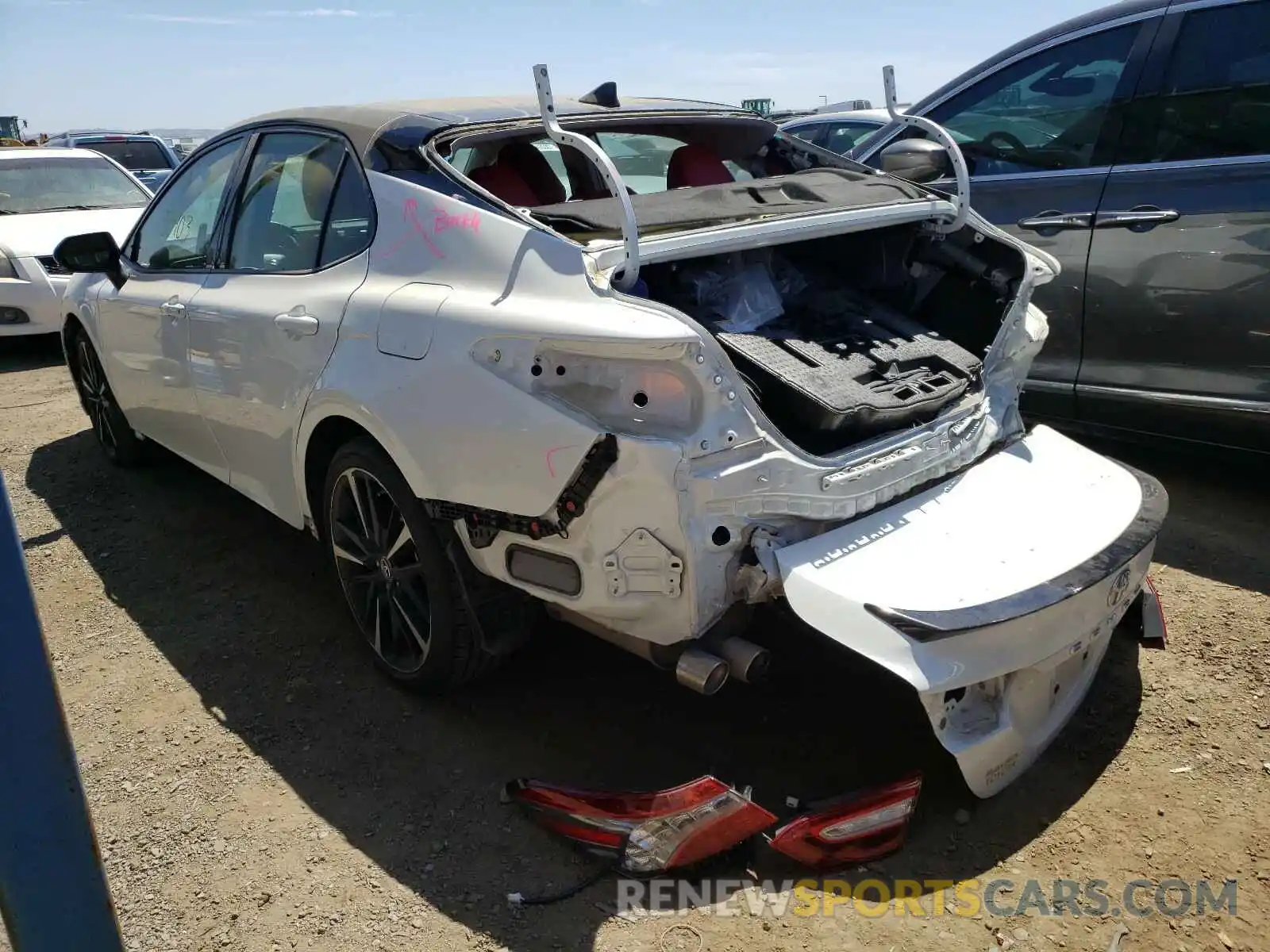 3 Photograph of a damaged car 4T1B61HK3KU268213 TOYOTA CAMRY 2019
