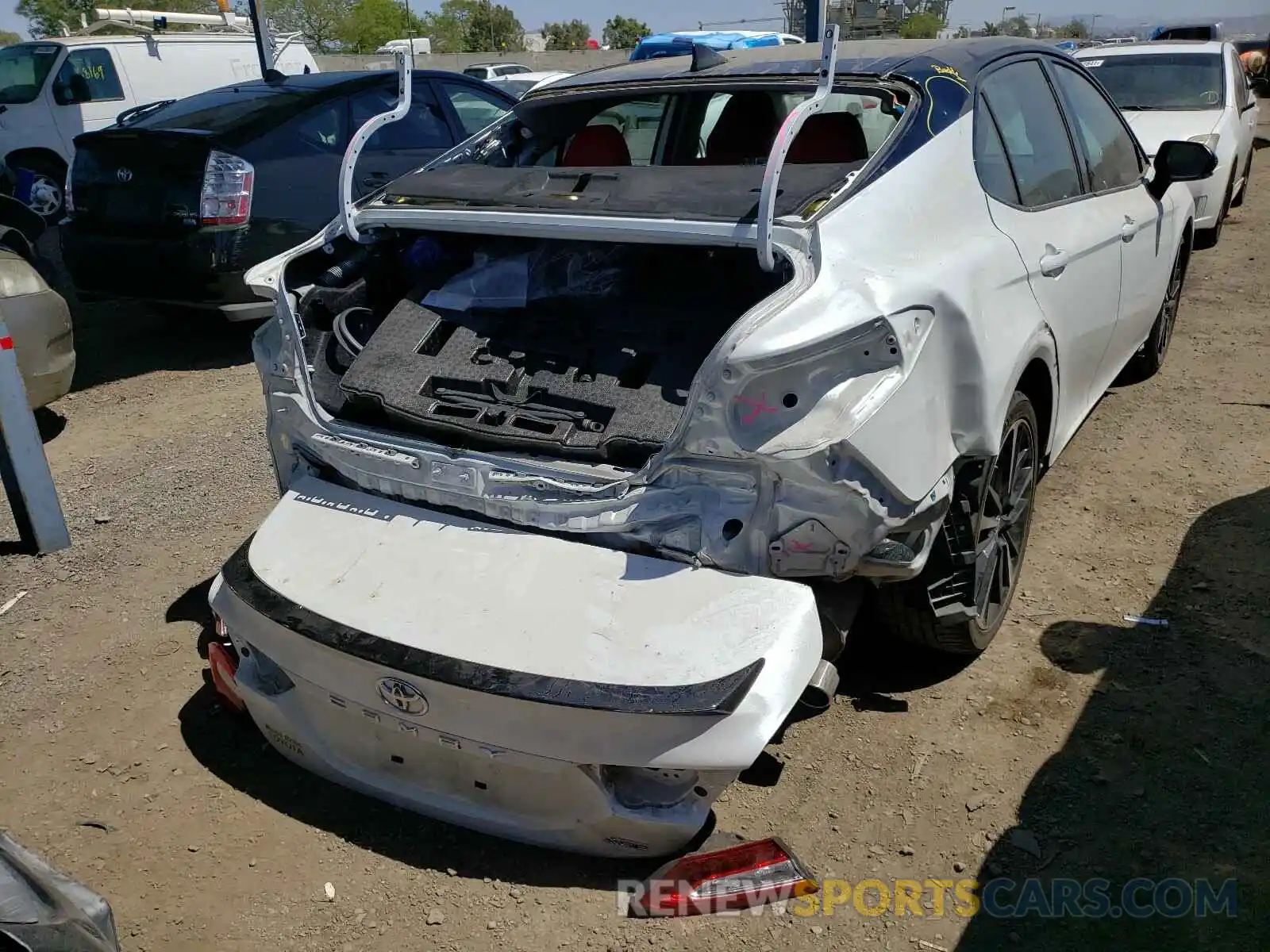 4 Photograph of a damaged car 4T1B61HK3KU268213 TOYOTA CAMRY 2019