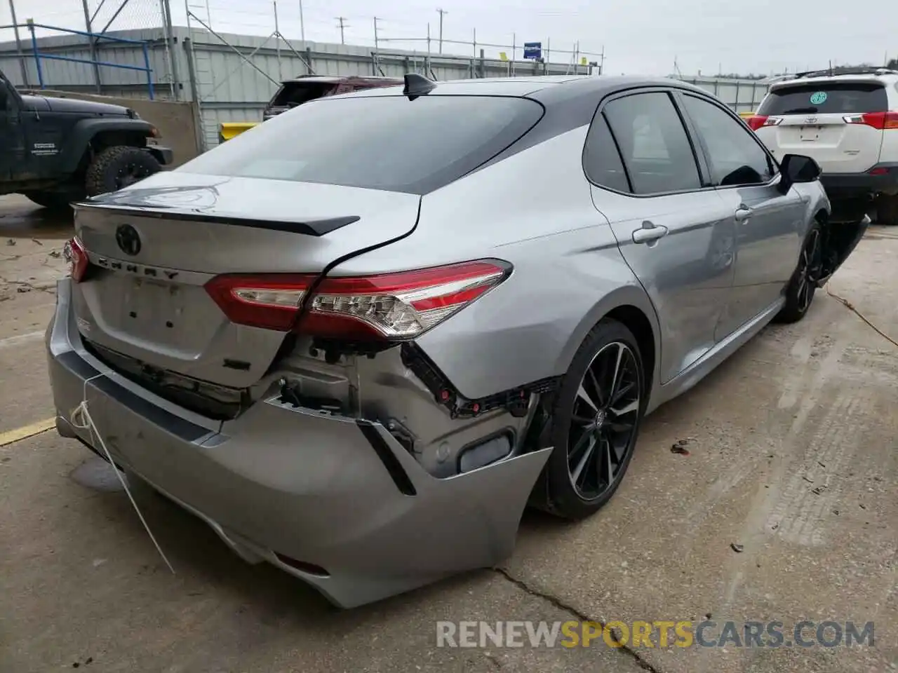 4 Photograph of a damaged car 4T1B61HK3KU269426 TOYOTA CAMRY 2019