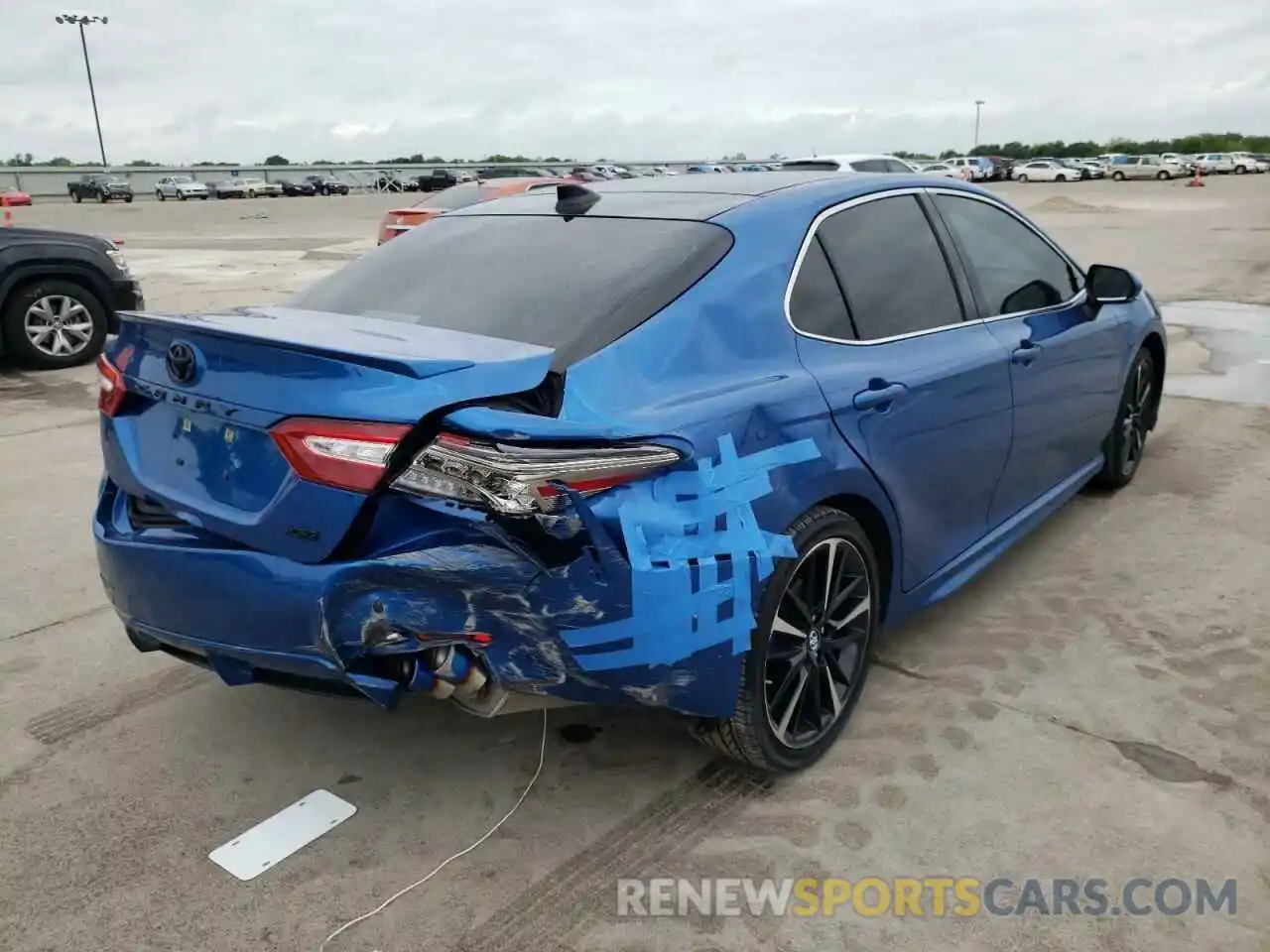 4 Photograph of a damaged car 4T1B61HK3KU273122 TOYOTA CAMRY 2019