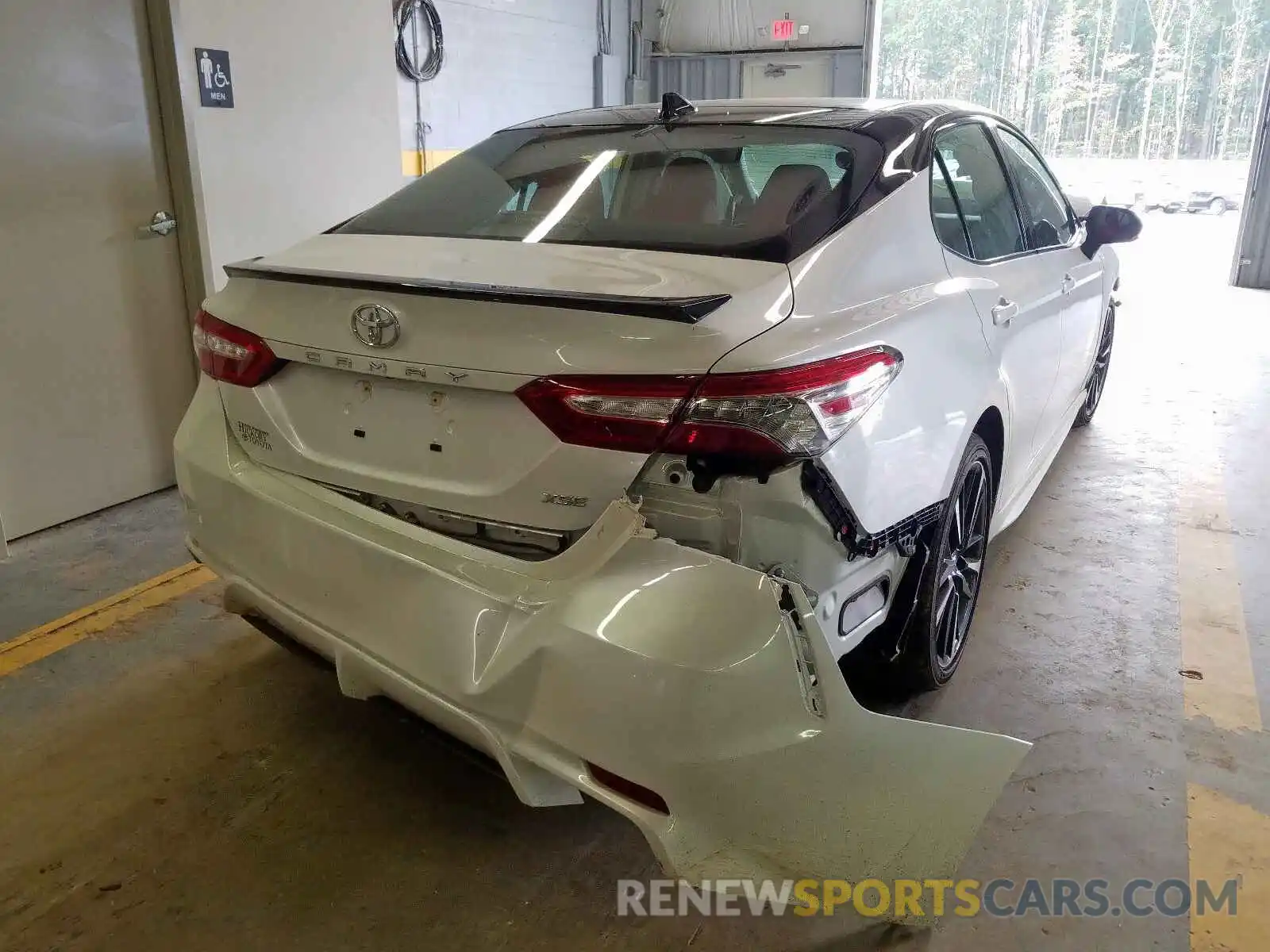 4 Photograph of a damaged car 4T1B61HK3KU276845 TOYOTA CAMRY 2019