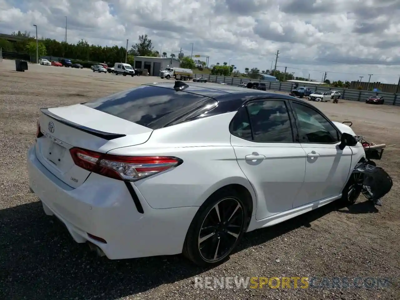 4 Photograph of a damaged car 4T1B61HK3KU278661 TOYOTA CAMRY 2019