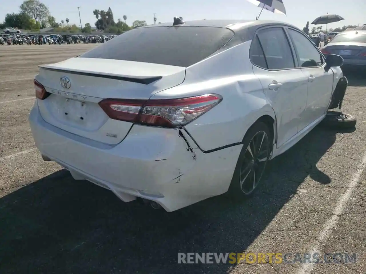 4 Photograph of a damaged car 4T1B61HK3KU284184 TOYOTA CAMRY 2019