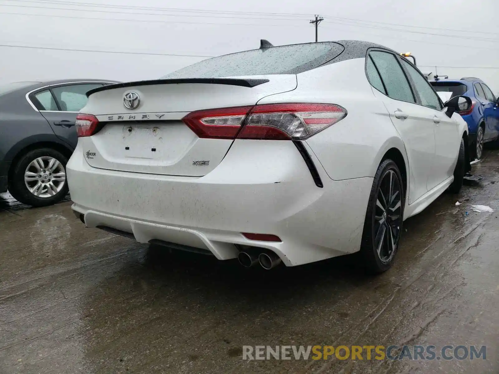 4 Photograph of a damaged car 4T1B61HK3KU286355 TOYOTA CAMRY 2019