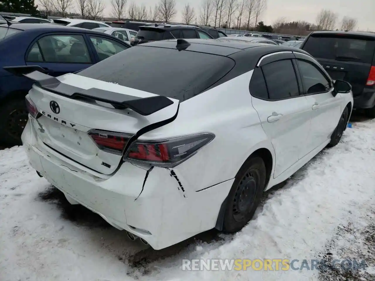 4 Photograph of a damaged car 4T1B61HK3KU293564 TOYOTA CAMRY 2019