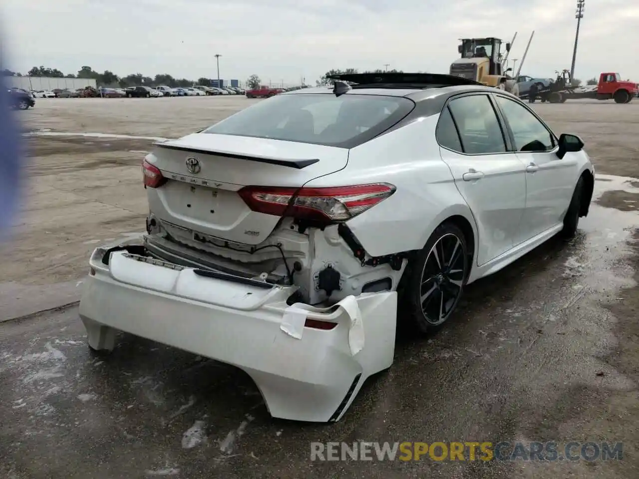 4 Photograph of a damaged car 4T1B61HK3KU295962 TOYOTA CAMRY 2019