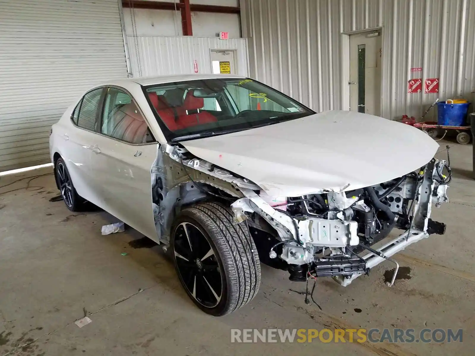 1 Photograph of a damaged car 4T1B61HK3KU298022 TOYOTA CAMRY 2019