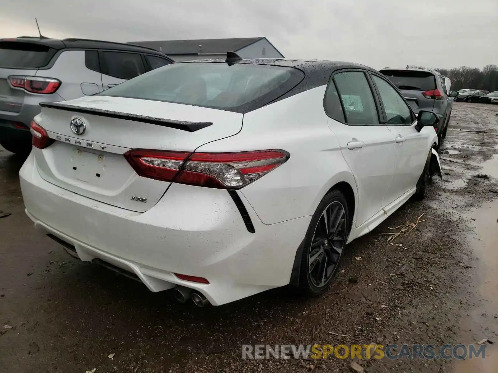 4 Photograph of a damaged car 4T1B61HK3KU299087 TOYOTA CAMRY 2019