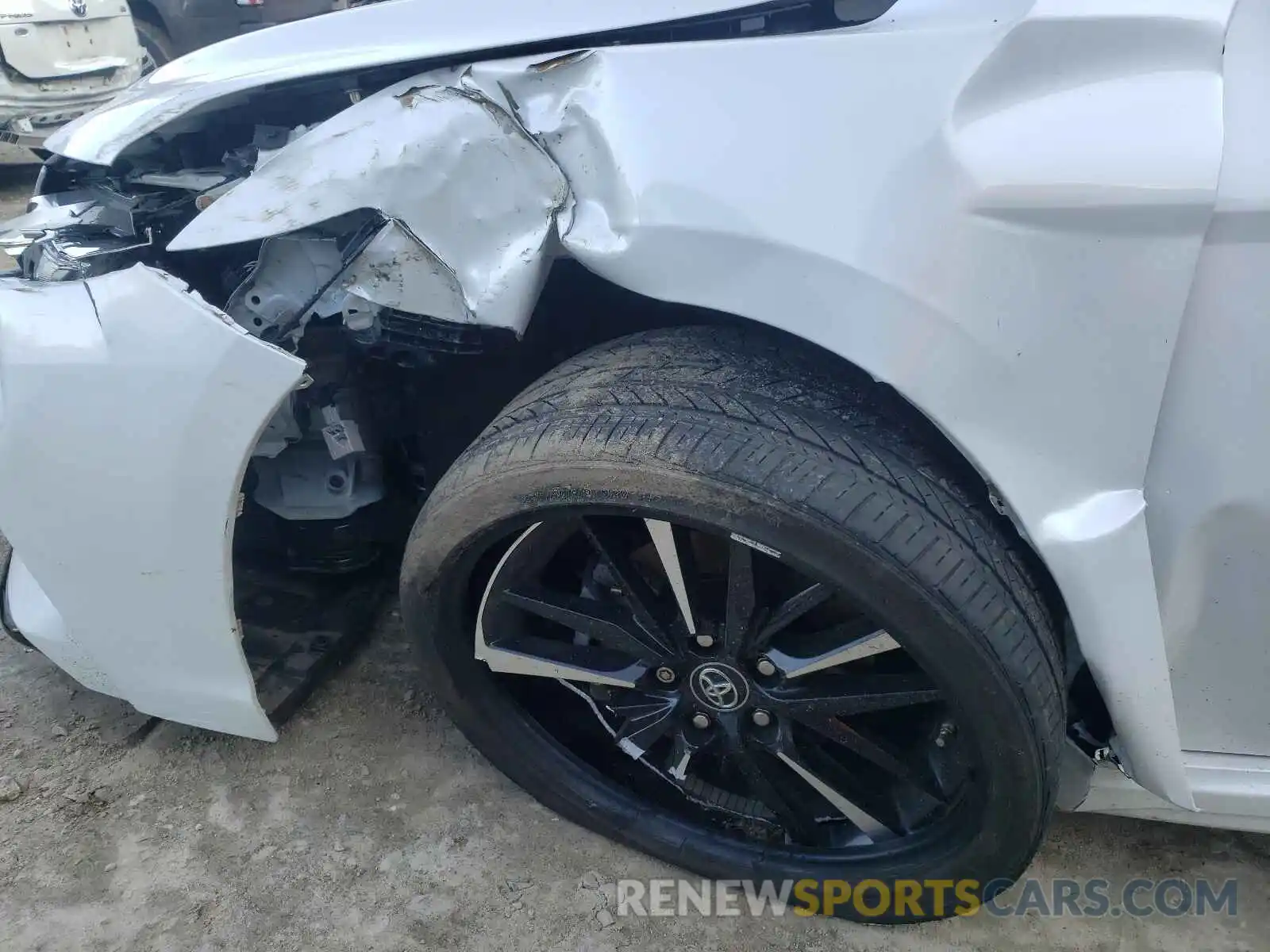 9 Photograph of a damaged car 4T1B61HK3KU680809 TOYOTA CAMRY 2019