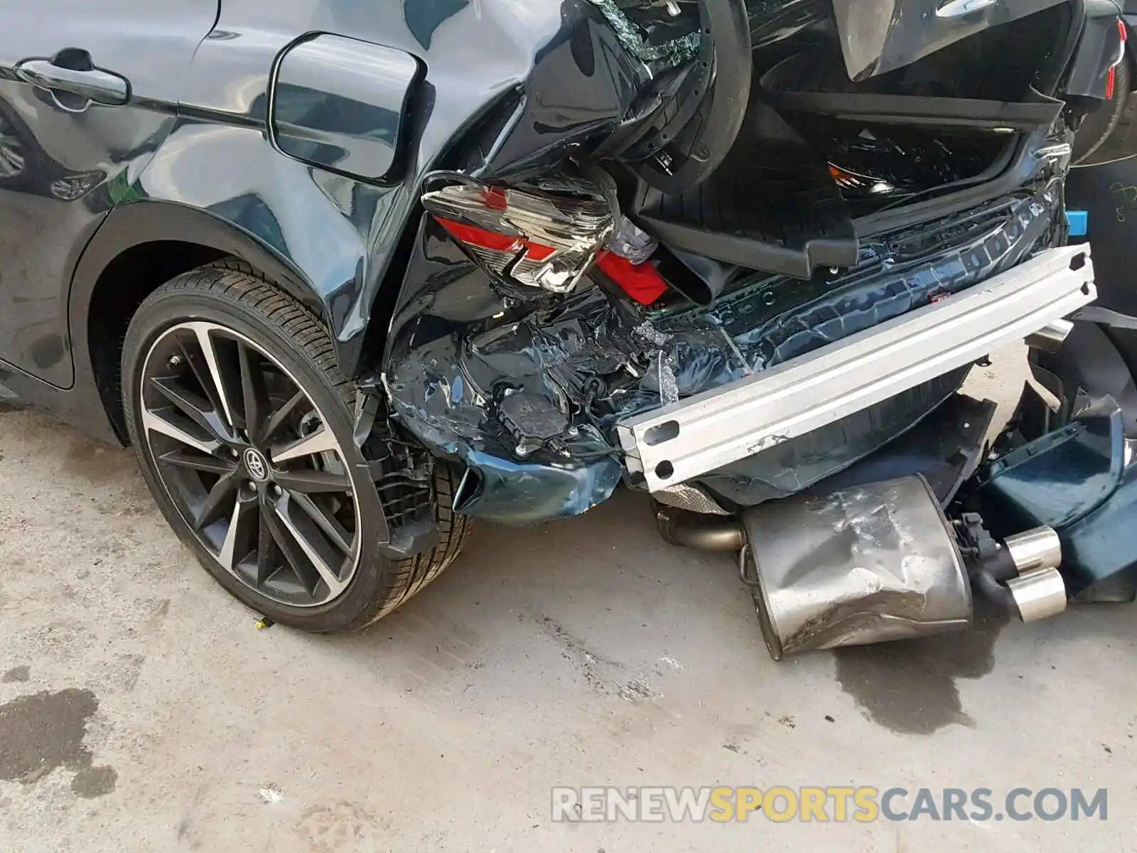 9 Photograph of a damaged car 4T1B61HK3KU687453 TOYOTA CAMRY 2019