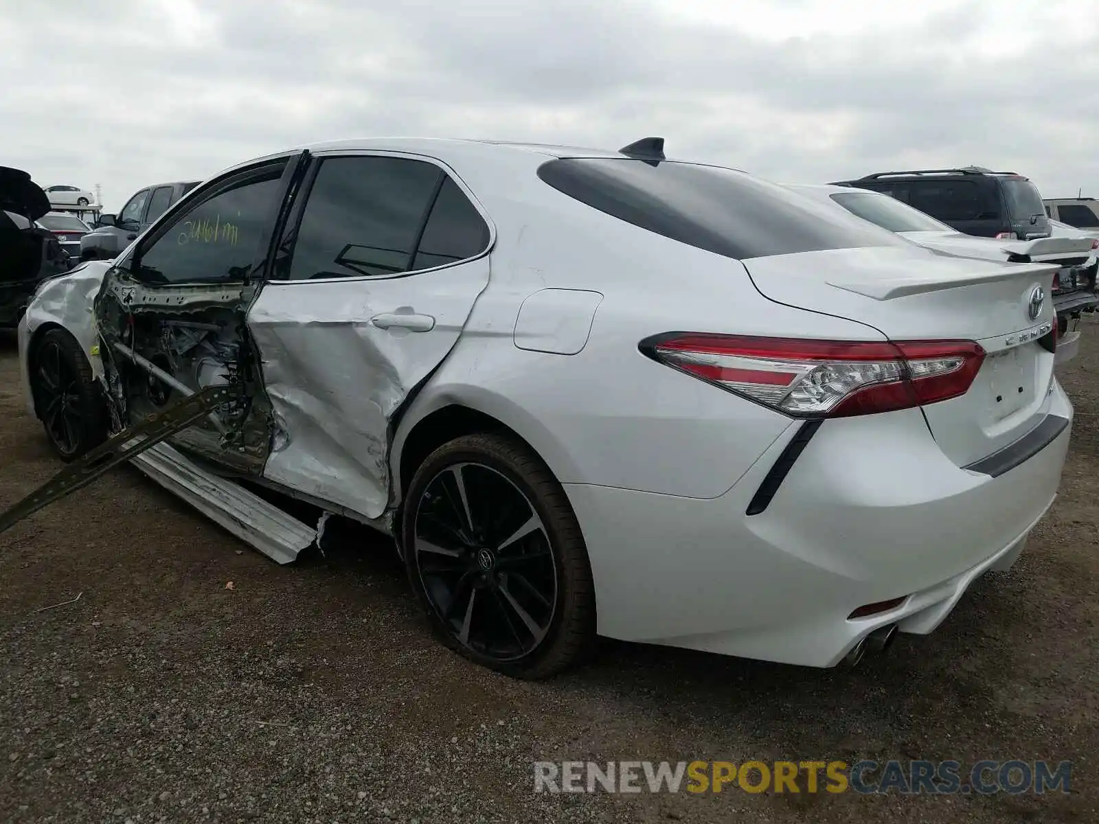 3 Photograph of a damaged car 4T1B61HK3KU690370 TOYOTA CAMRY 2019