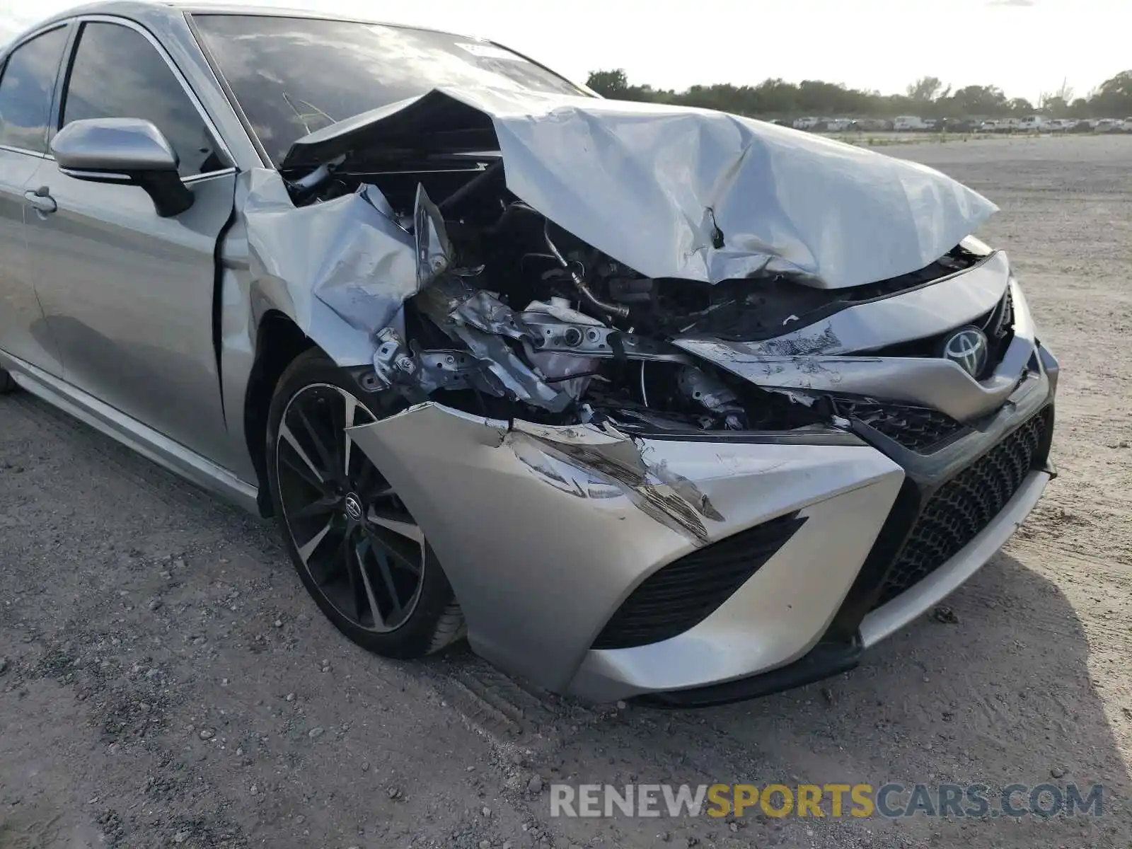 9 Photograph of a damaged car 4T1B61HK3KU692443 TOYOTA CAMRY 2019