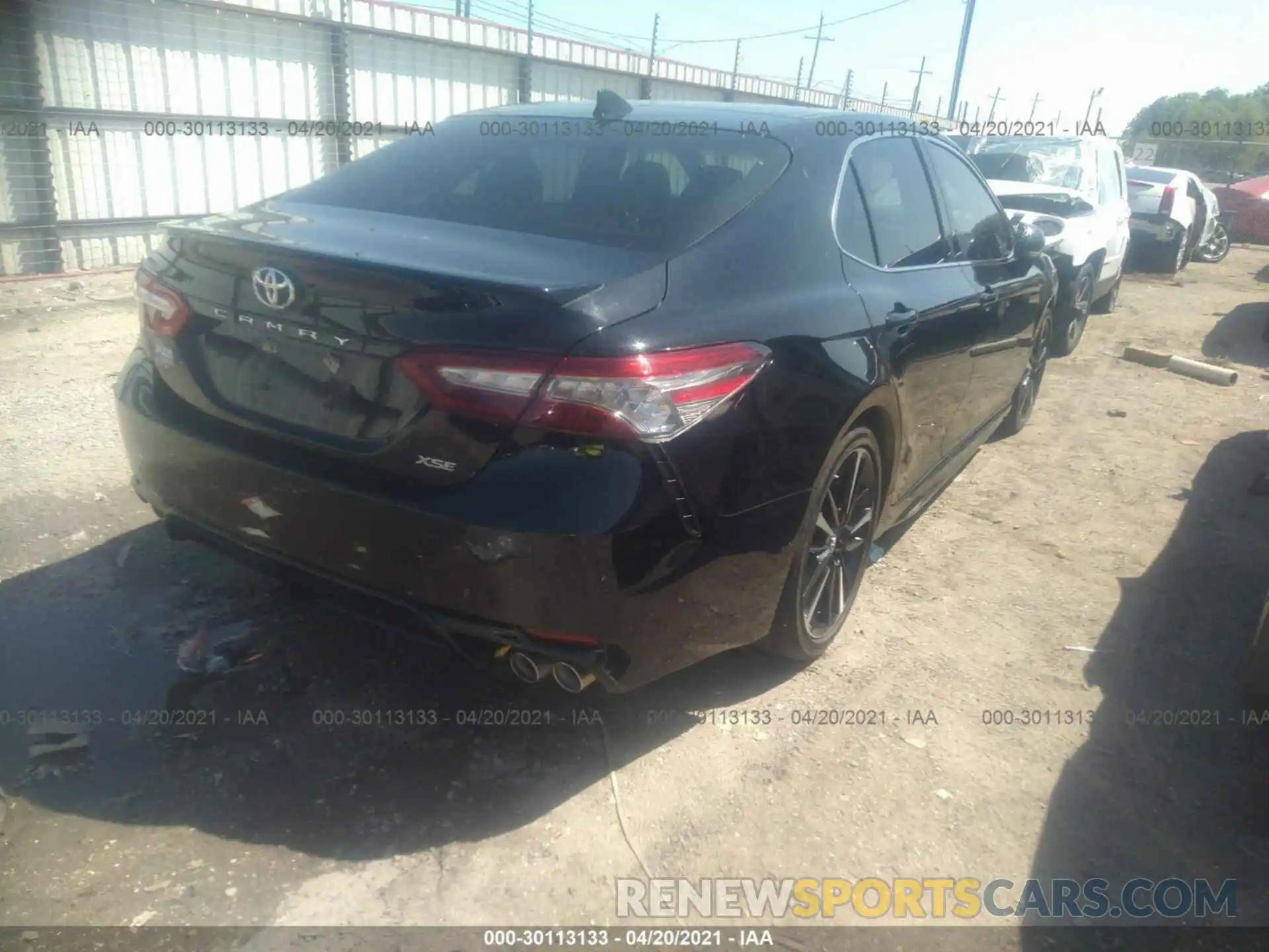 4 Photograph of a damaged car 4T1B61HK3KU698730 TOYOTA CAMRY 2019