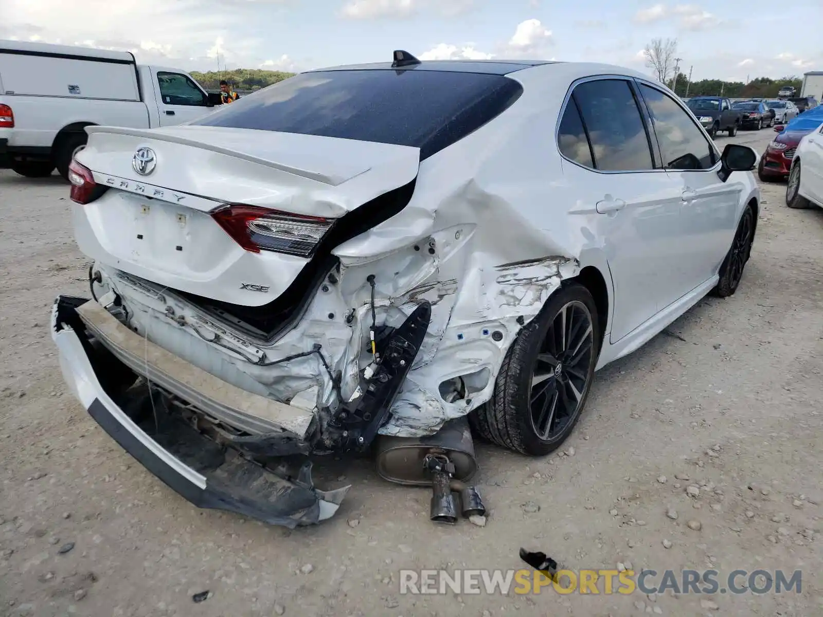 4 Photograph of a damaged car 4T1B61HK3KU744315 TOYOTA CAMRY 2019