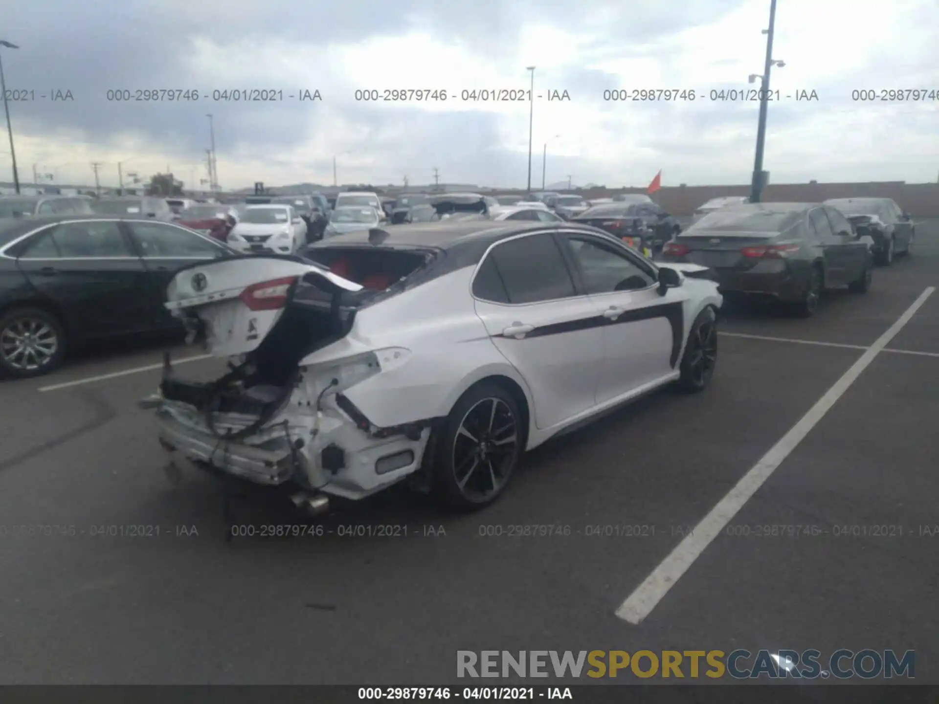 4 Photograph of a damaged car 4T1B61HK3KU746016 TOYOTA CAMRY 2019