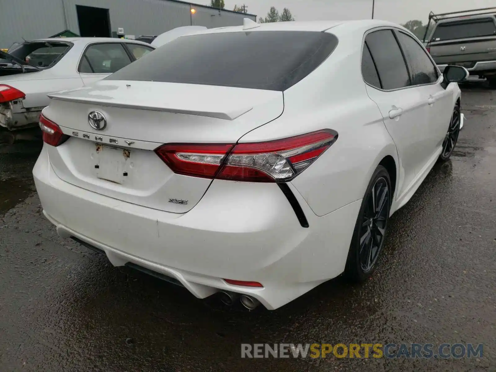 4 Photograph of a damaged car 4T1B61HK3KU747621 TOYOTA CAMRY 2019