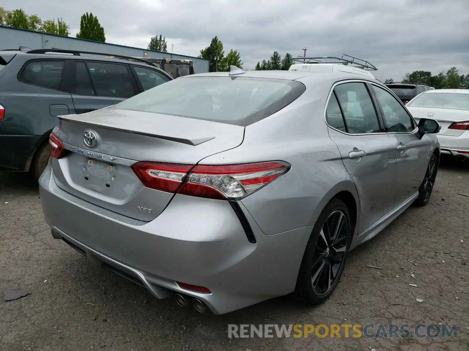 4 Photograph of a damaged car 4T1B61HK3KU748011 TOYOTA CAMRY 2019