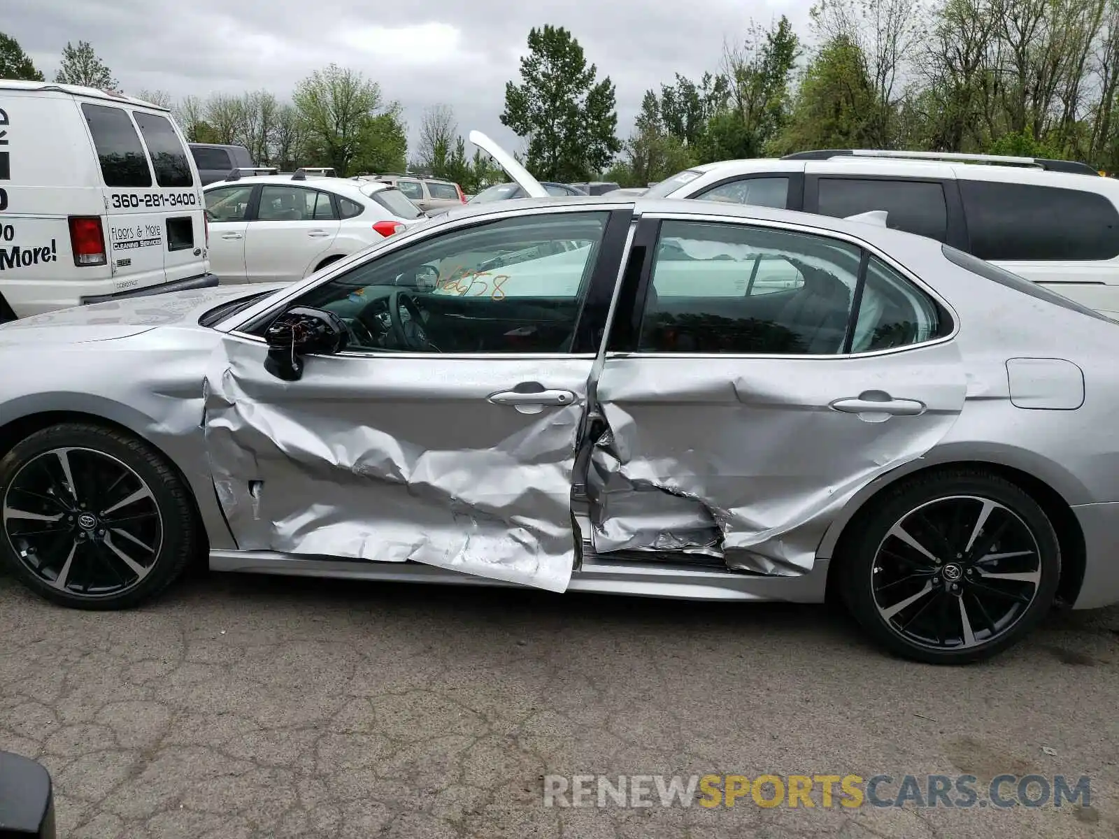 9 Photograph of a damaged car 4T1B61HK3KU748011 TOYOTA CAMRY 2019