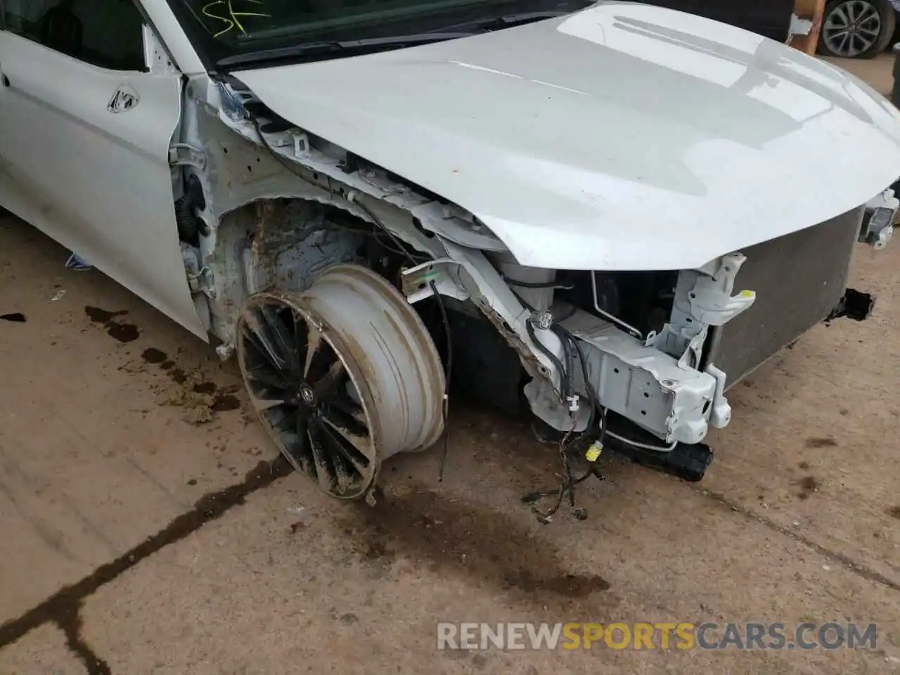 9 Photograph of a damaged car 4T1B61HK3KU750163 TOYOTA CAMRY 2019