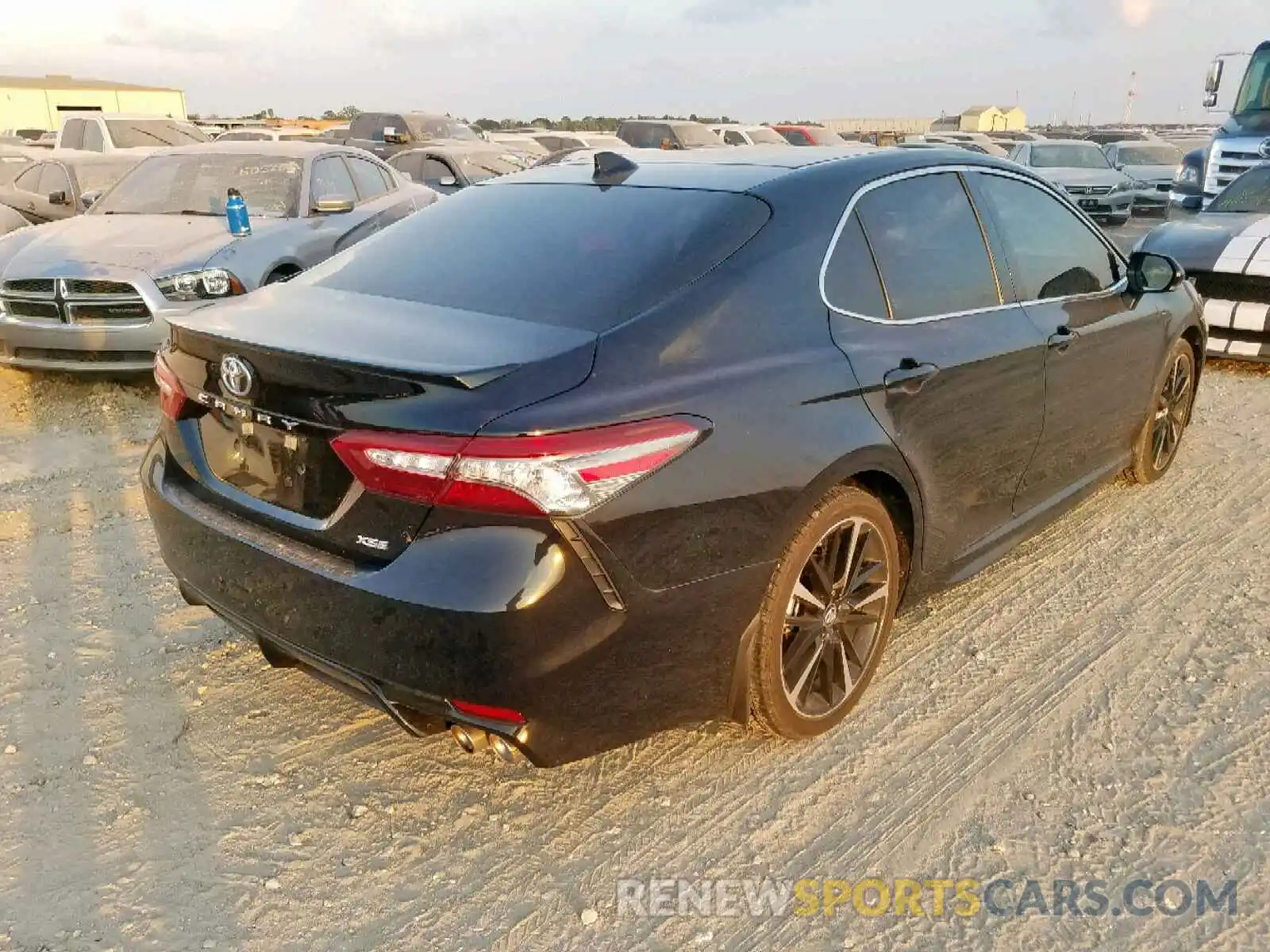 4 Photograph of a damaged car 4T1B61HK3KU757520 TOYOTA CAMRY 2019