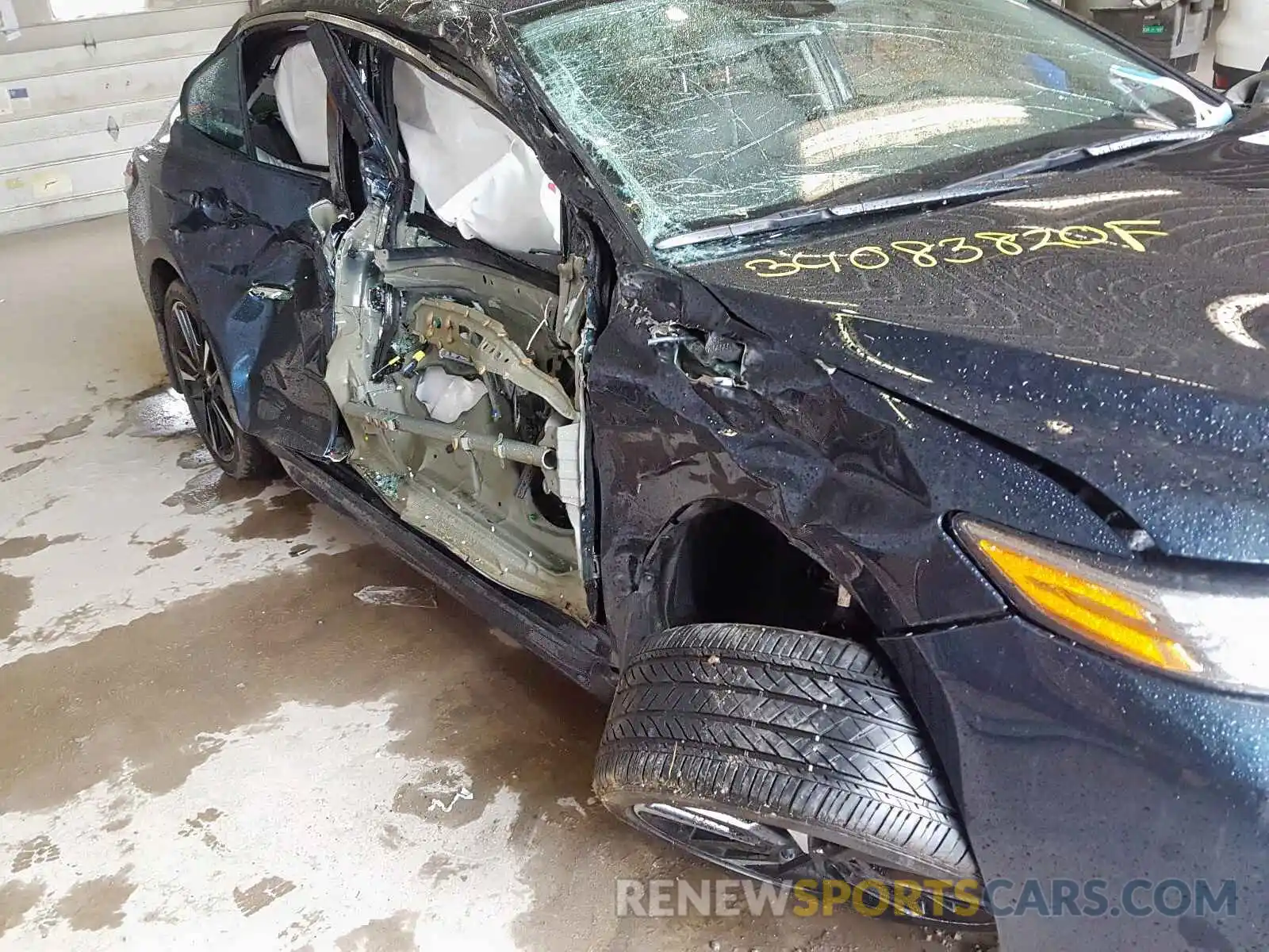 9 Photograph of a damaged car 4T1B61HK3KU758523 TOYOTA CAMRY 2019