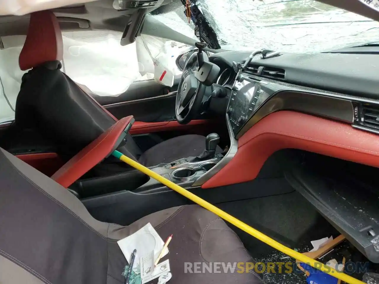 5 Photograph of a damaged car 4T1B61HK3KU764337 TOYOTA CAMRY 2019