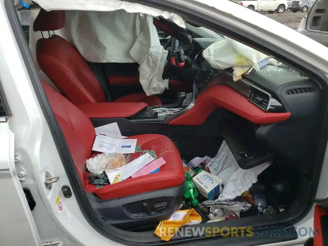 5 Photograph of a damaged car 4T1B61HK3KU765780 TOYOTA CAMRY 2019