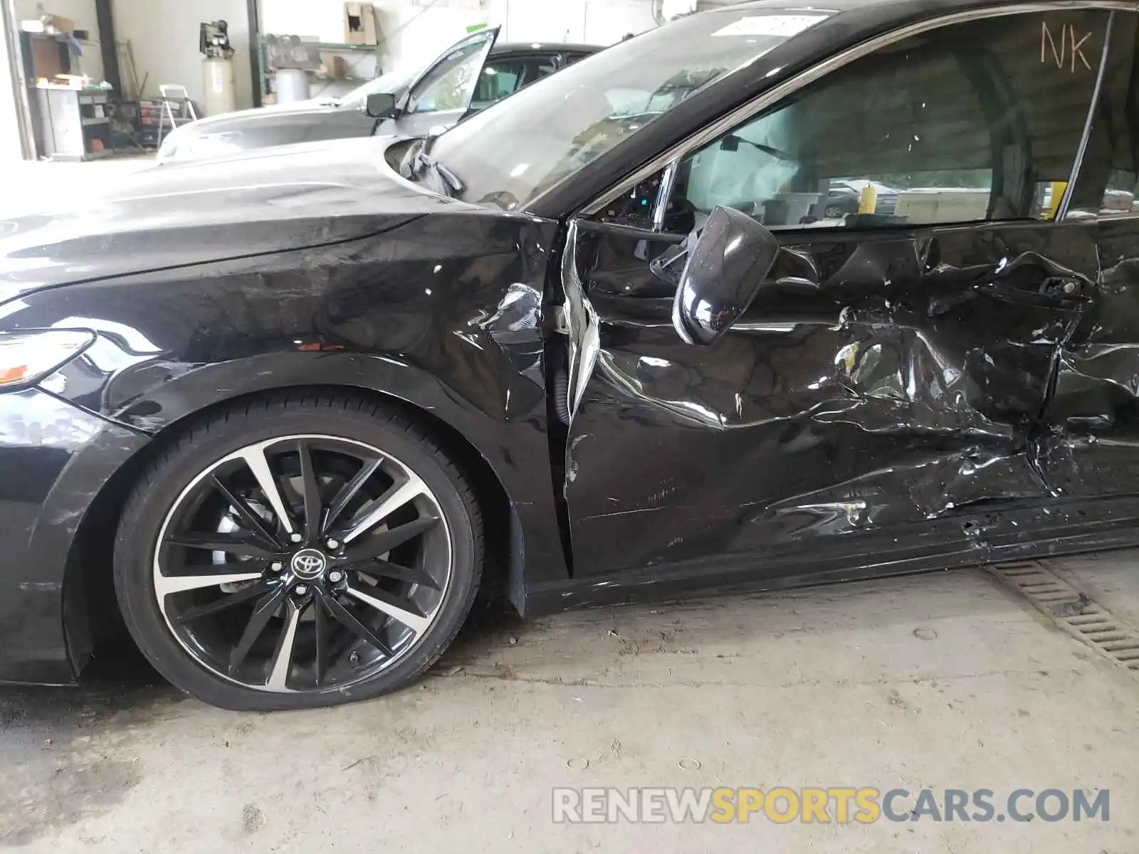 10 Photograph of a damaged car 4T1B61HK3KU798875 TOYOTA CAMRY 2019