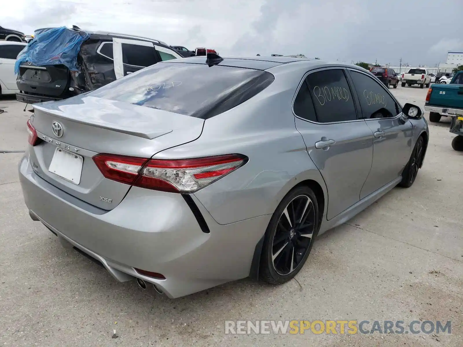 4 Photograph of a damaged car 4T1B61HK3KU804240 TOYOTA CAMRY 2019