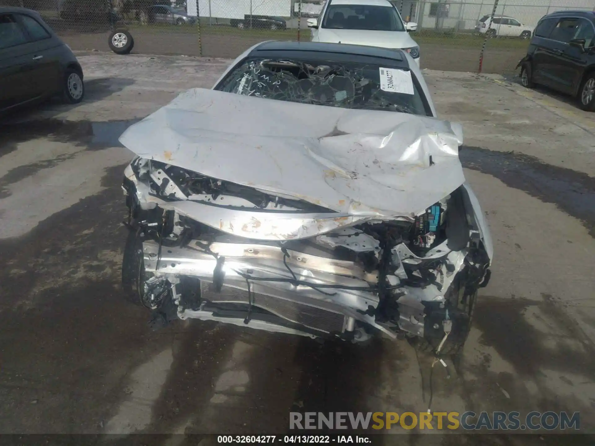 6 Photograph of a damaged car 4T1B61HK3KU811592 TOYOTA CAMRY 2019