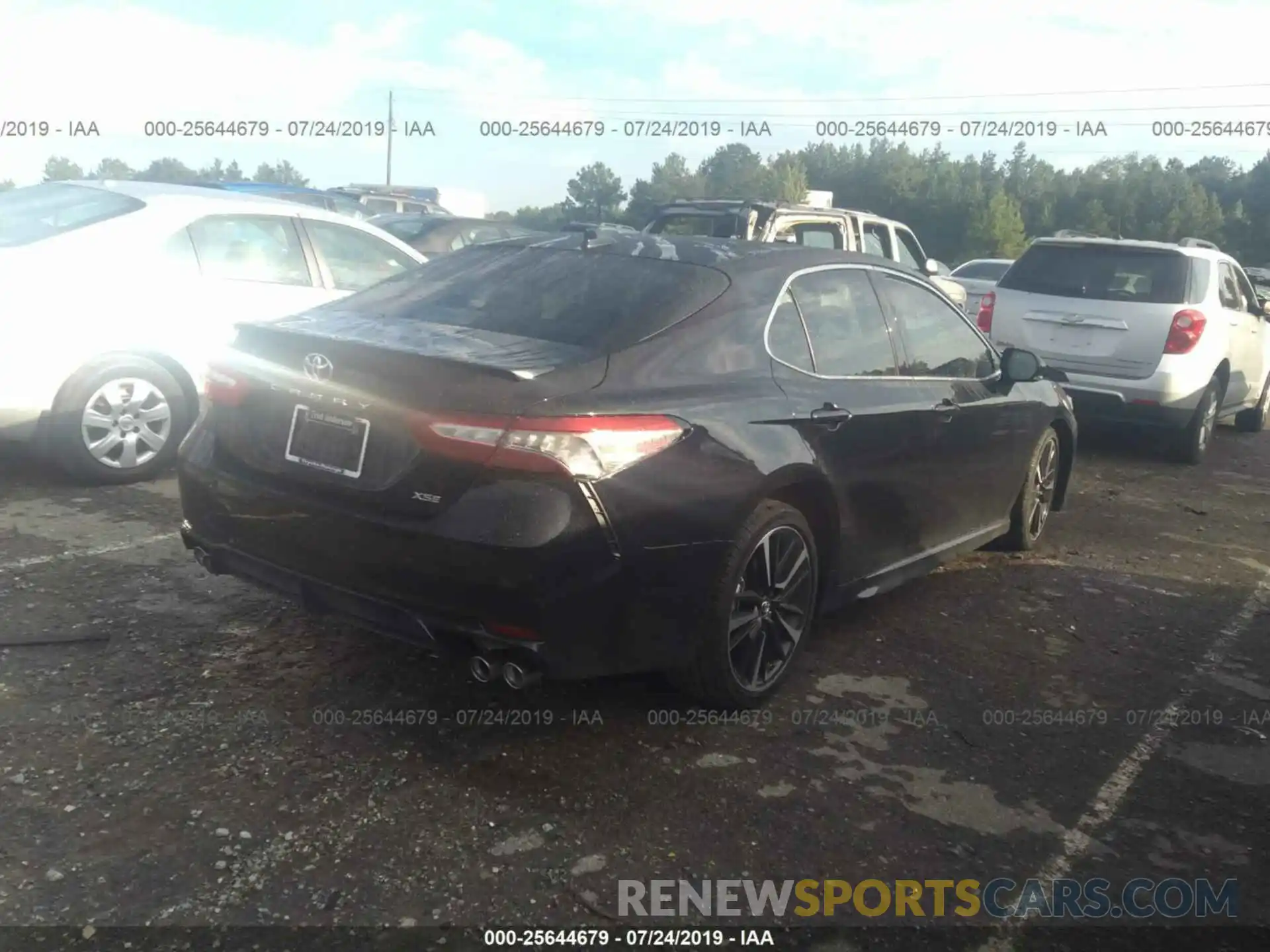 4 Photograph of a damaged car 4T1B61HK3KU813522 TOYOTA CAMRY 2019