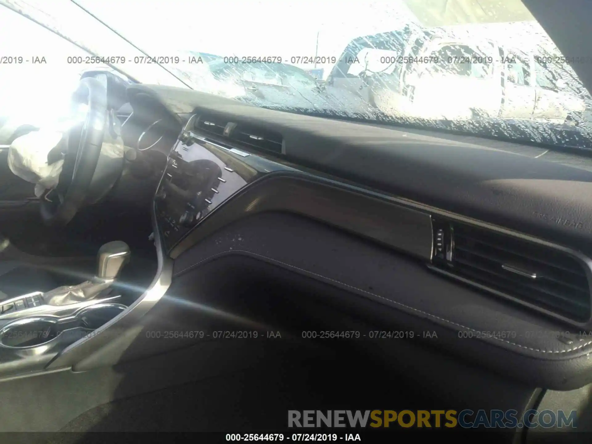 5 Photograph of a damaged car 4T1B61HK3KU813522 TOYOTA CAMRY 2019