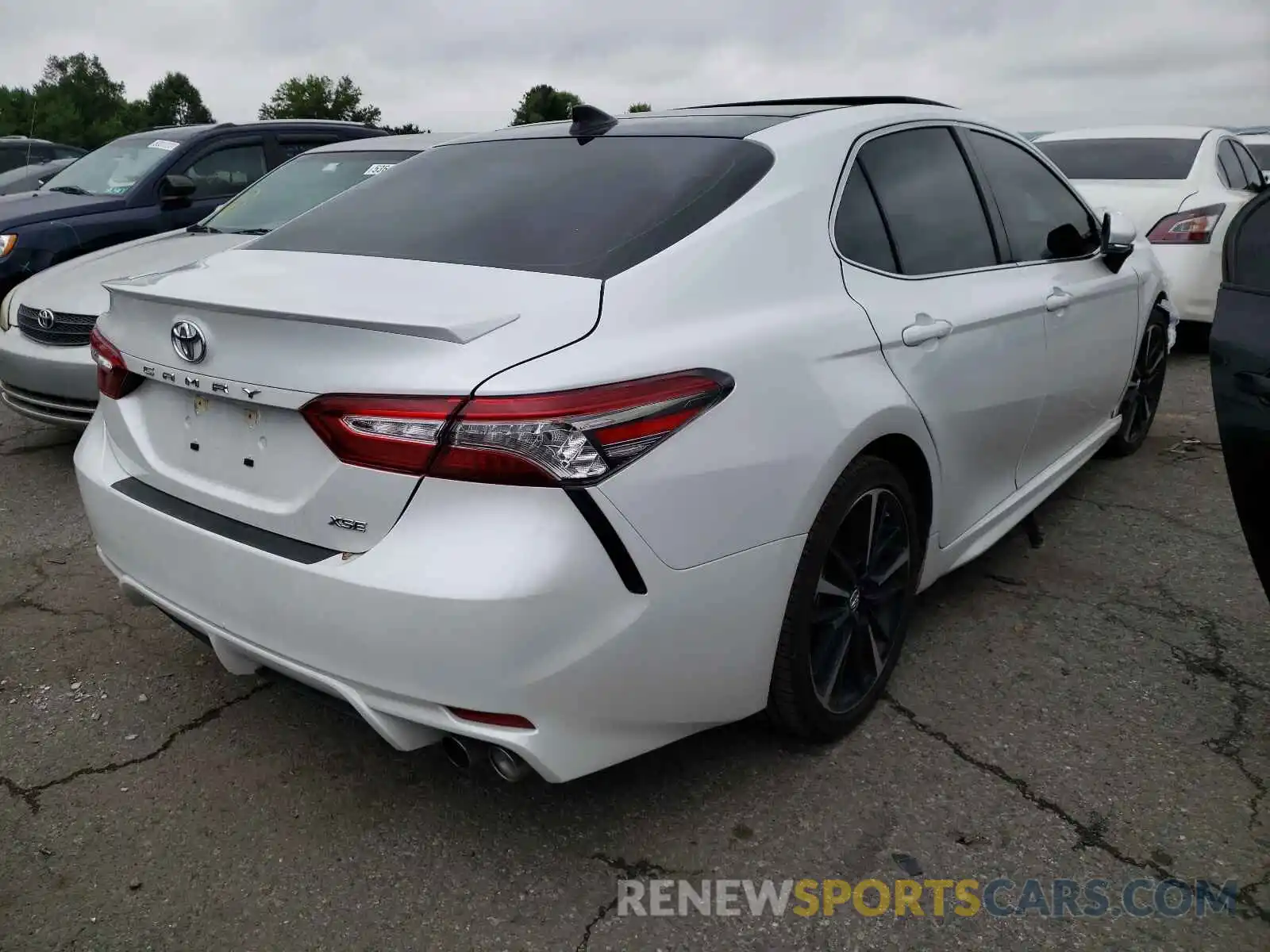 4 Photograph of a damaged car 4T1B61HK3KU821930 TOYOTA CAMRY 2019