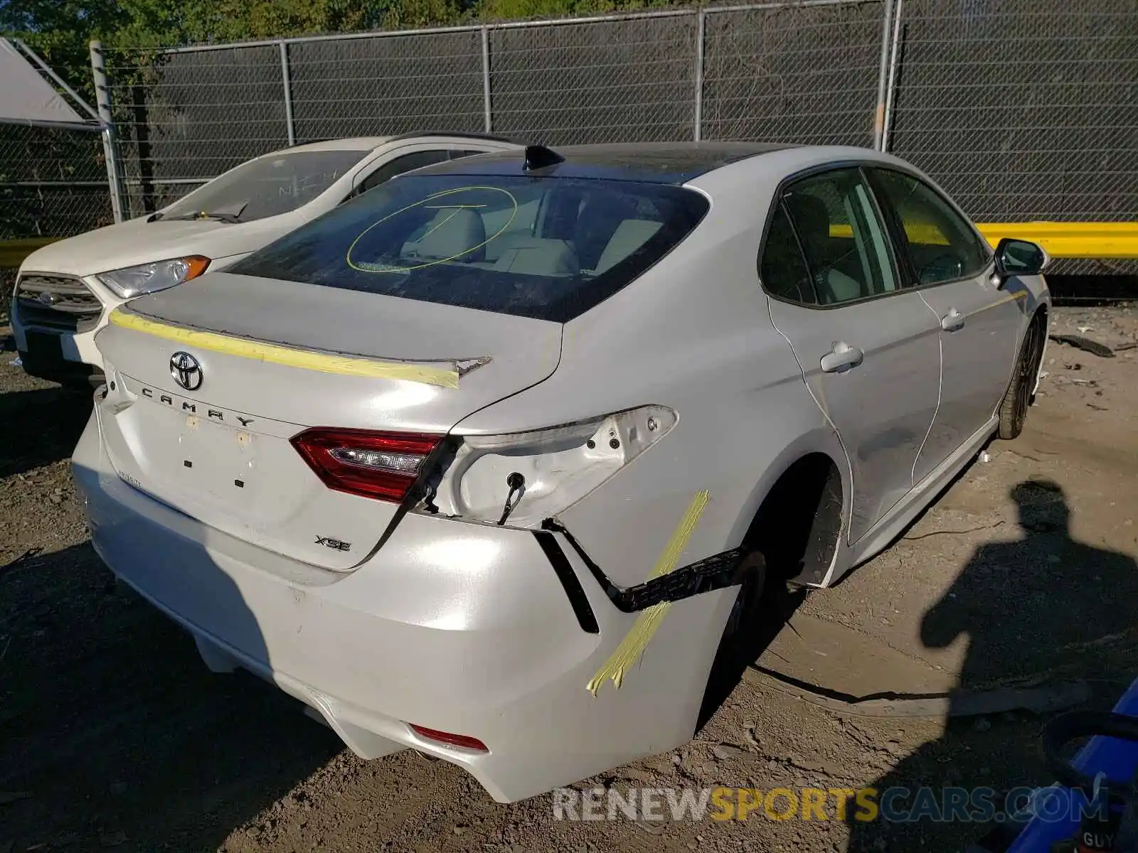 4 Photograph of a damaged car 4T1B61HK3KU822544 TOYOTA CAMRY 2019