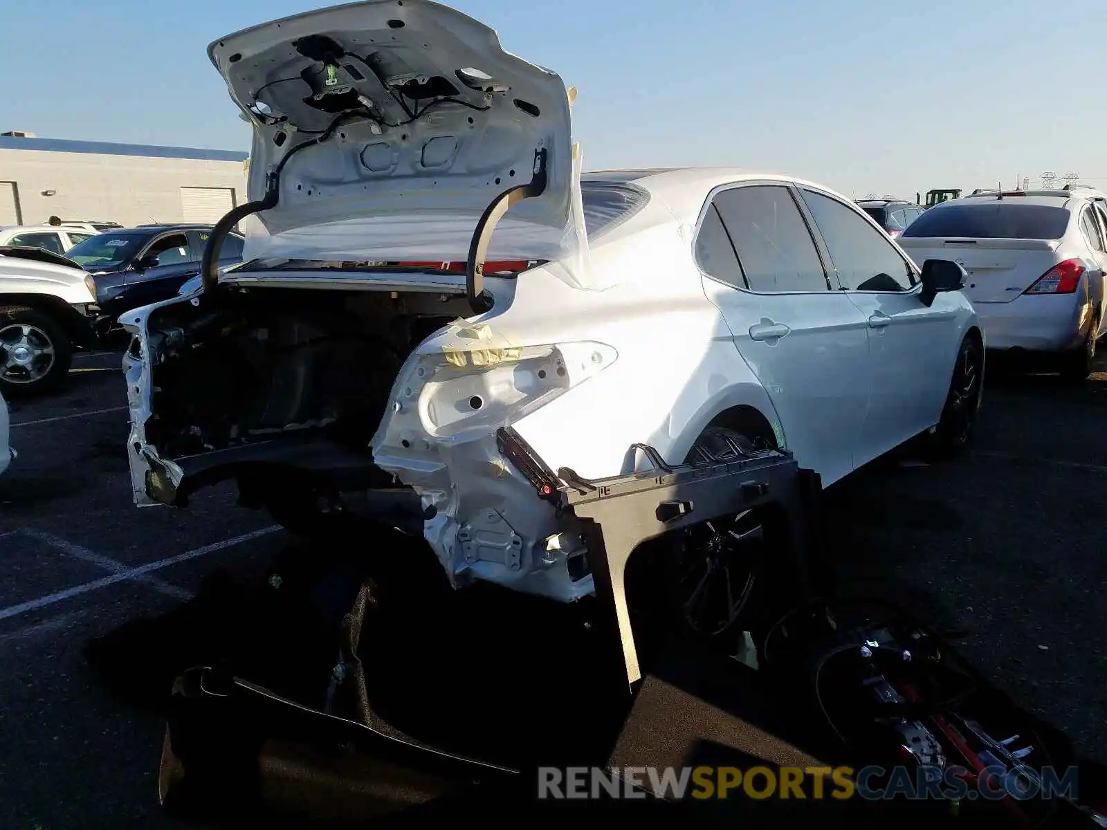 4 Photograph of a damaged car 4T1B61HK3KU829784 TOYOTA CAMRY 2019