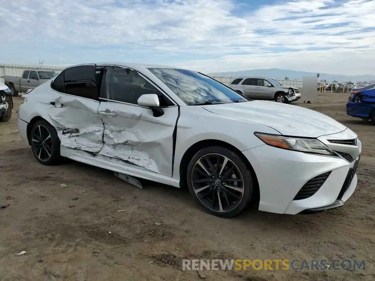 4 Photograph of a damaged car 4T1B61HK3KU831096 TOYOTA CAMRY 2019