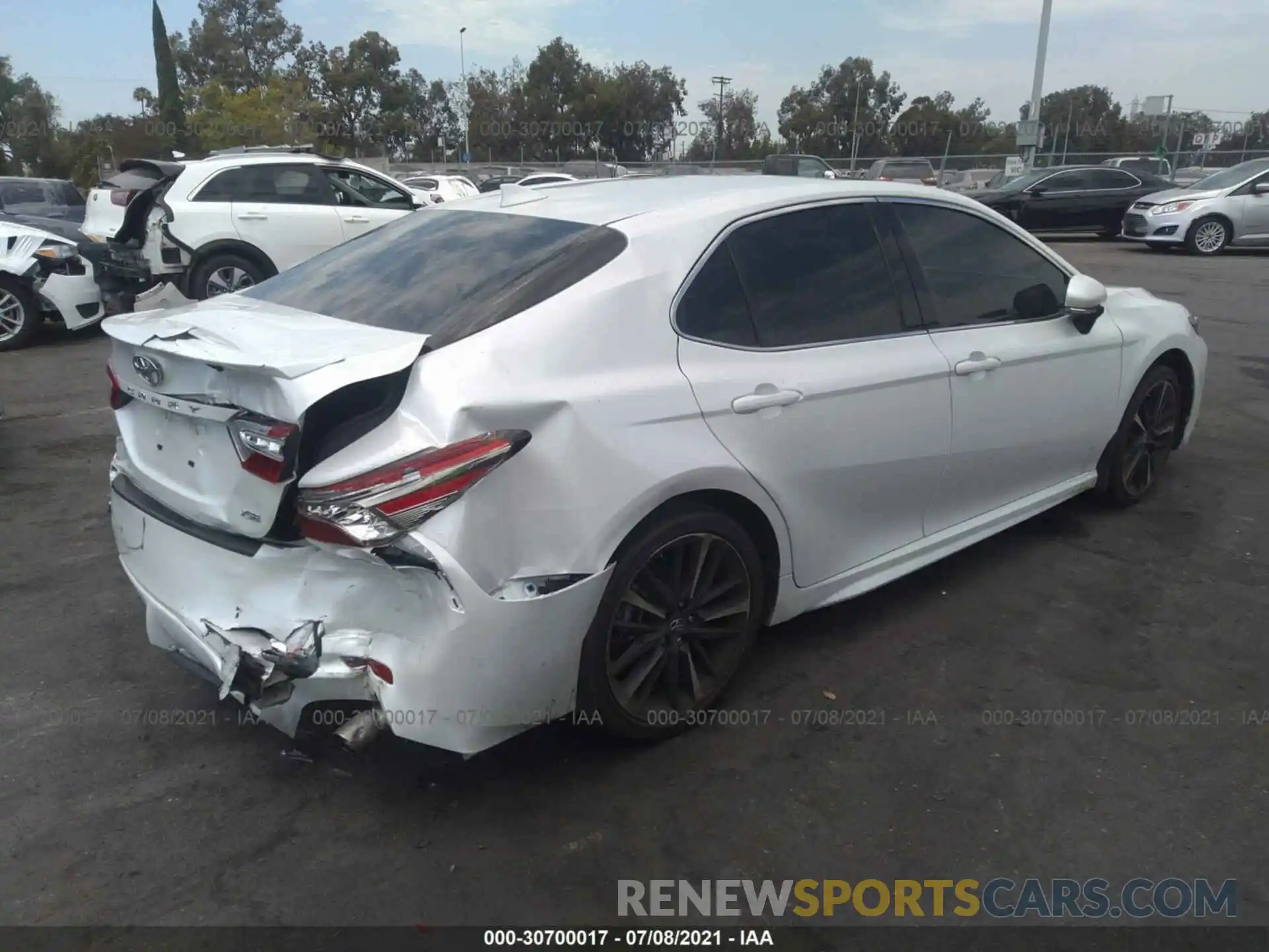 4 Photograph of a damaged car 4T1B61HK3KU839036 TOYOTA CAMRY 2019